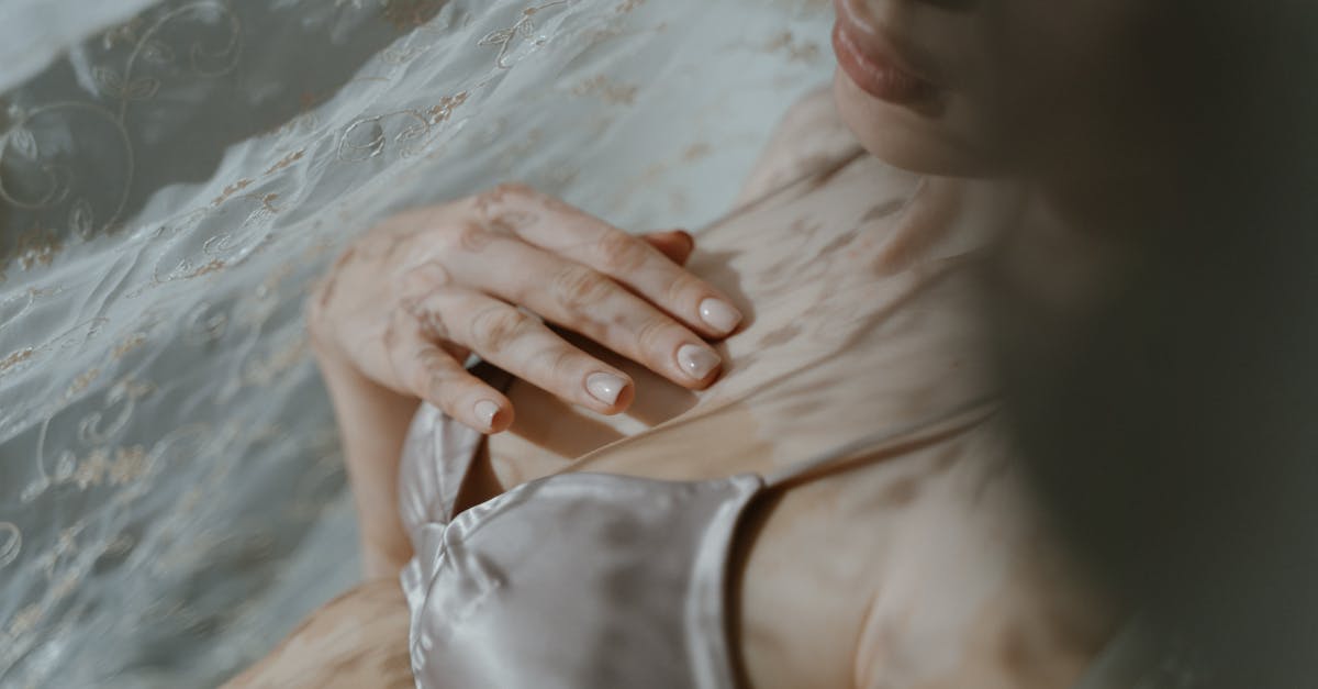 découvrez notre collection de lingerie sexy alliant élégance et confort. sublimez votre silhouette avec des modèles innovants et séduisants, parfaits pour toutes les occasions. faites sensations avec des pièces qui mettent en valeur votre féminité.