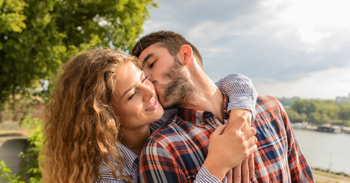 découvrez tout ce qu'il faut savoir sur le plaisir anal : conseils, précautions, idées reçues et astuces pour vivre cette expérience en toute sécurité et avec plaisir.