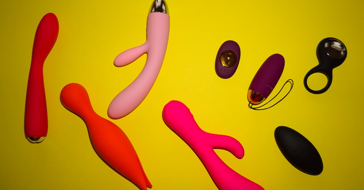 découvrez ce qu'est l'orgasme clitoridien, son importance dans le plaisir féminin et des conseils pratiques pour l'atteindre et mieux comprendre la sexualité féminine.