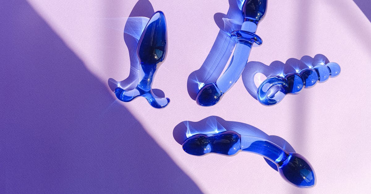 découvrez tout ce qu'il faut savoir sur les dildos : types, conseils d'utilisation, avantages et recommandations pour explorer en toute sécurité et plaisir votre sexualité.