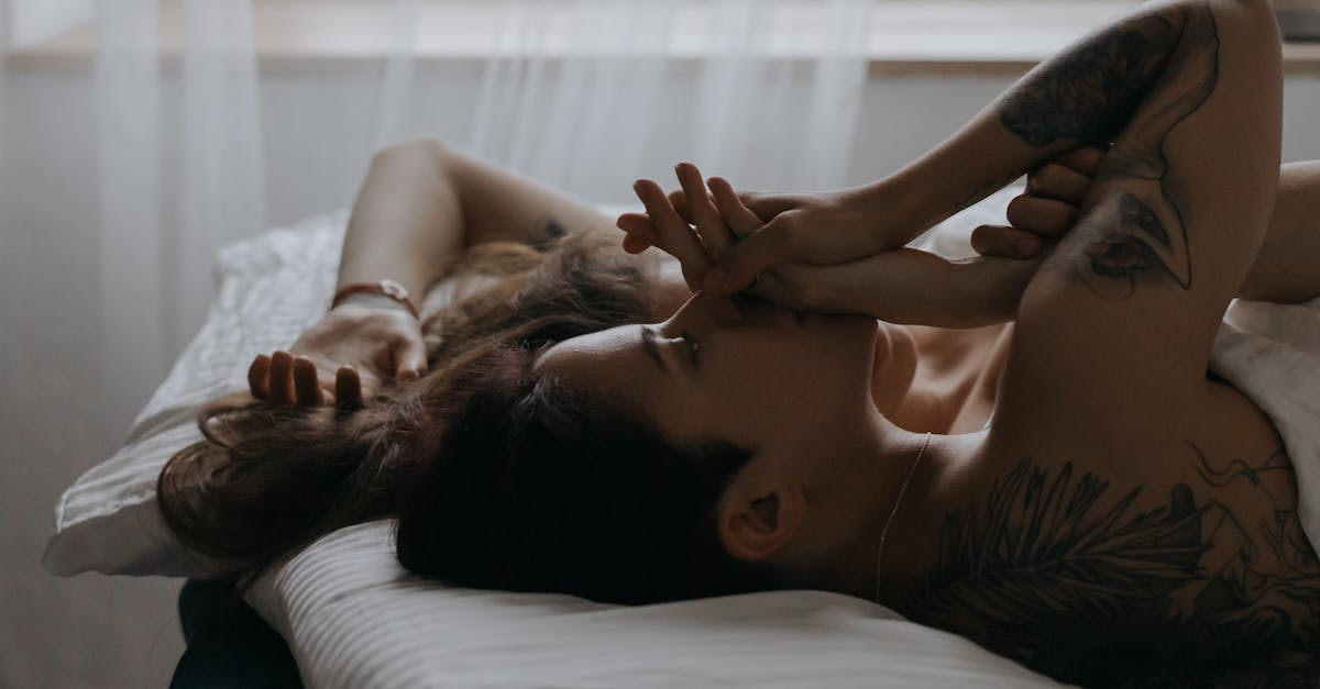 découvrez notre sélection raffinée d’accessoires intimes pour pimenter vos moments de complicité, alliant élégance, discrétion et plaisir. idéal pour explorer vos désirs en toute confiance.