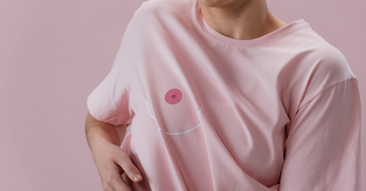 découvrez tout ce qu'il faut savoir sur les pinces à seins : comment les utiliser, leurs bienfaits et conseils de sécurité pour une expérience aussi agréable que sécurisée.